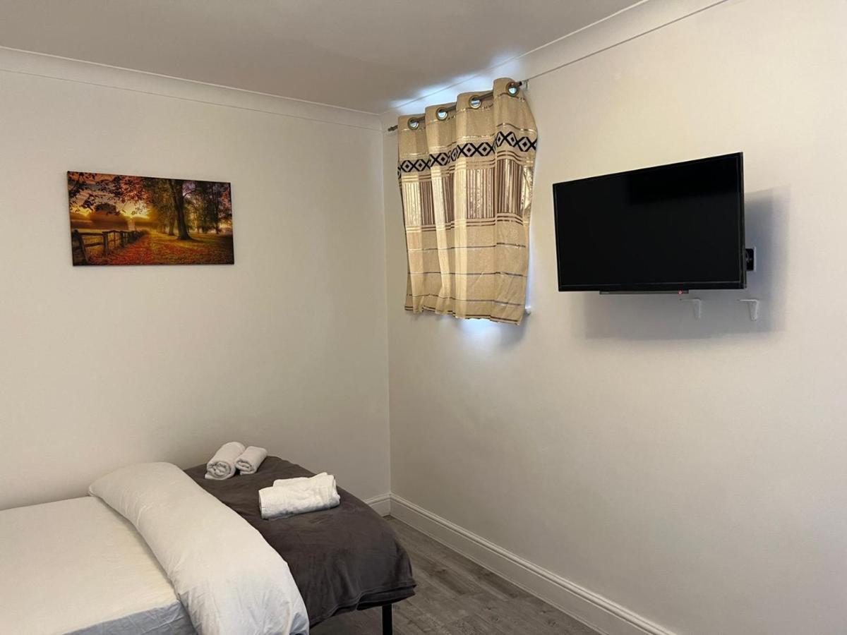 Appartamento F4-Ground Floor Studio Fits 3 Near Paddington Londra Esterno foto
